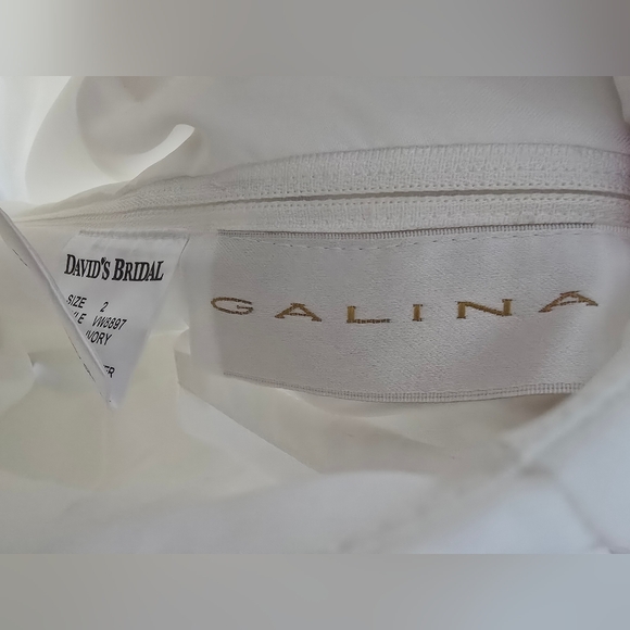 David's bridal Galina bridal gown - Picture 12 of 13